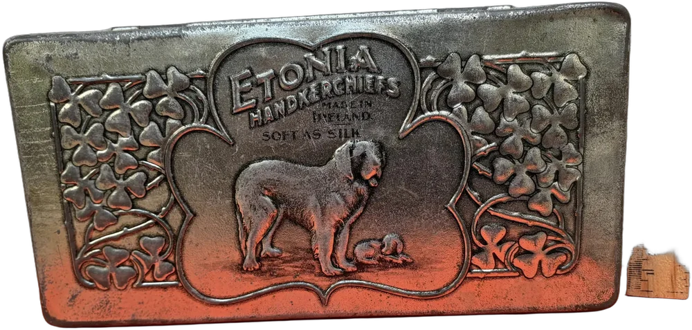 Antigua Cajita De Baratijas Marca Etonia, Lamina Repujado — imagen 1