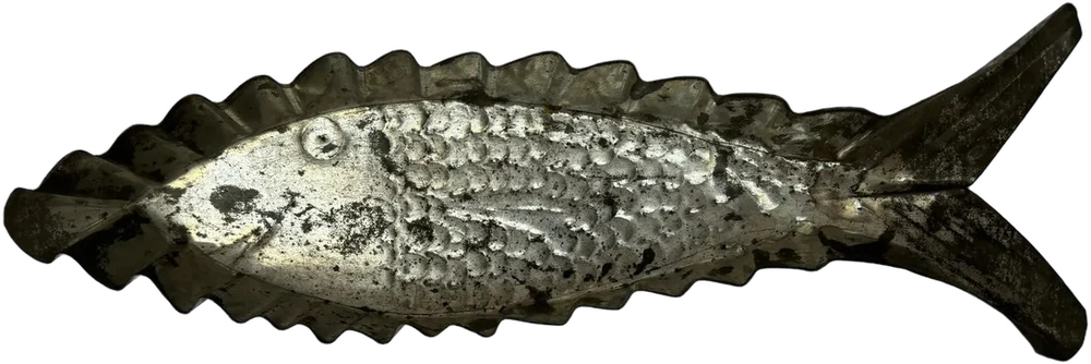 Antiguo Molde De Gelatina Forma Pescado Hojalata