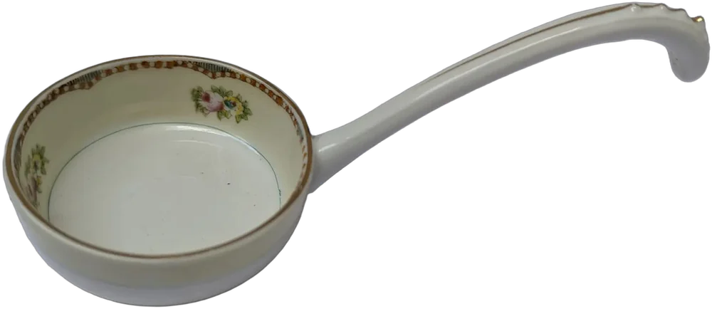 Antiguo Cucharonero O Salsera De Porcelana Pintada A Mano Beige