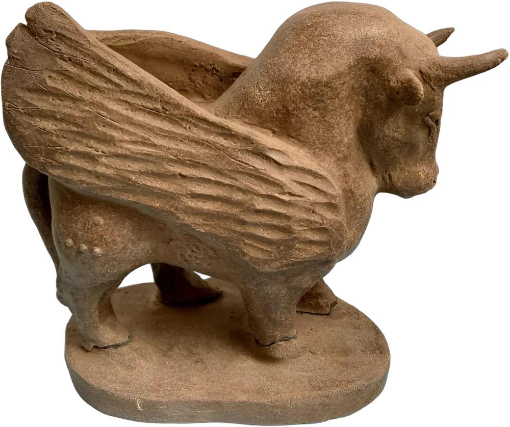 Escultura Toro Alado Héctor Cruz Marrón Claro