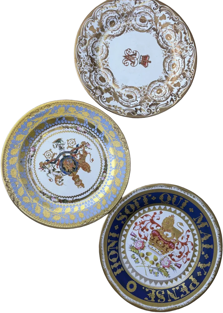 Vintage Platos Metálicos Queen Elizabeth Esmaltados Multicolor Queen Elizabeth