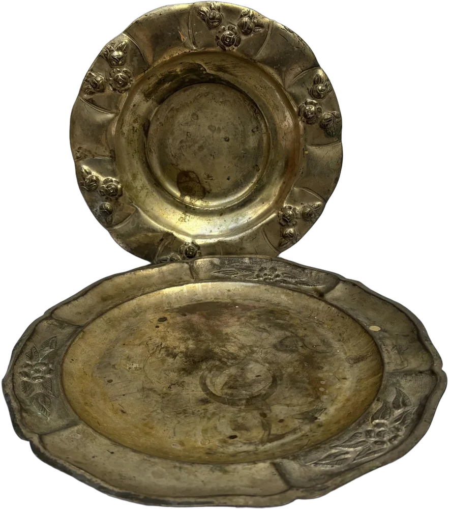 Antiguos Platos Bronce Decorados Repujados México Plateado Flores