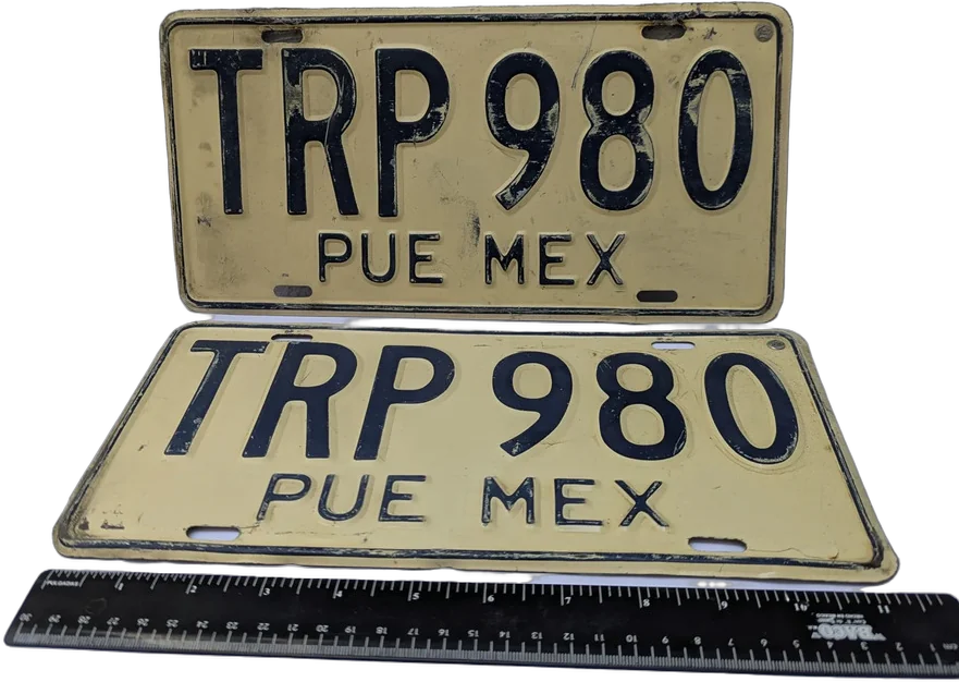 Antiguo Par De Placas De Circulación Originales De Puebla Crema (fondo) Y Negro (caracteres) — imagen 1