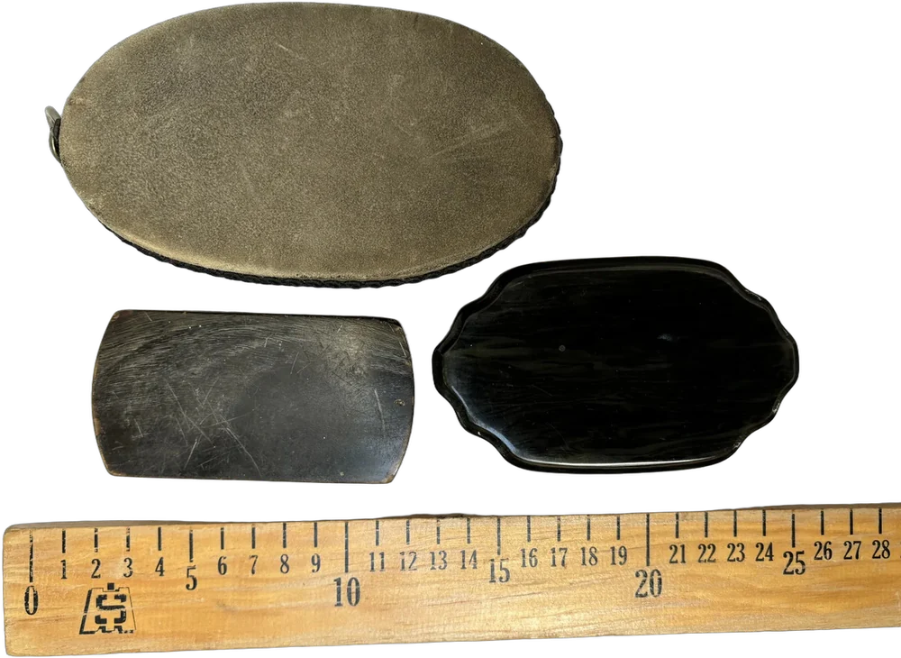 Tres Antiguos Cepillos Para Ropa Negro