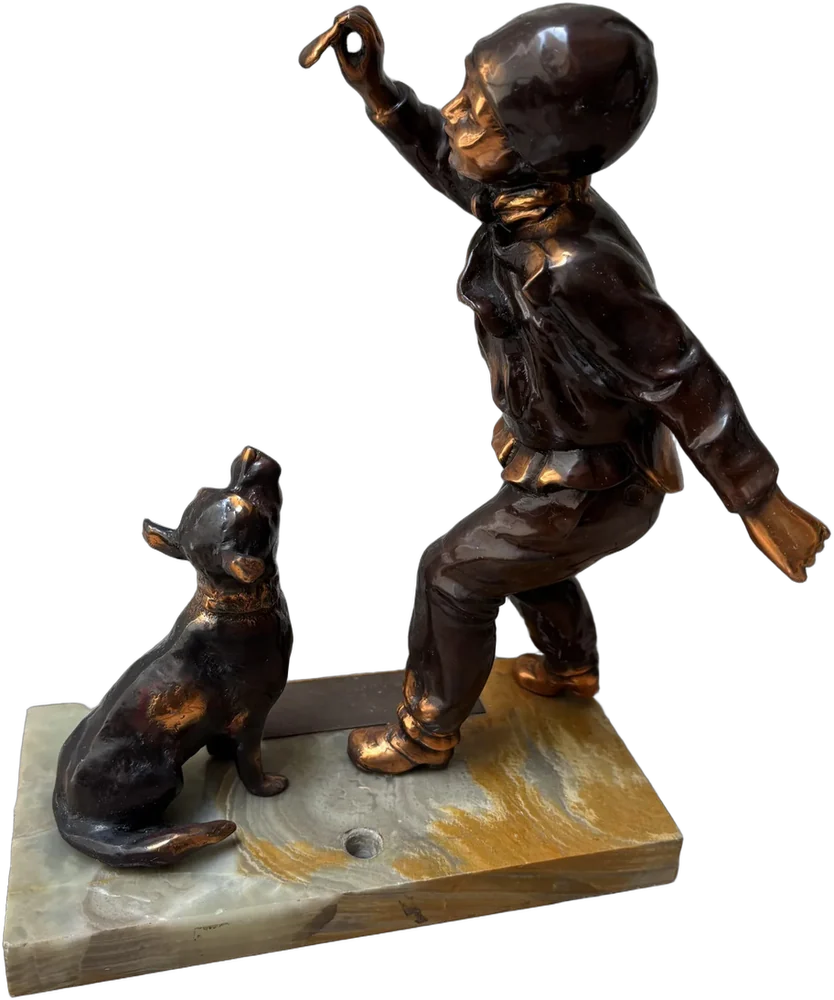 Figura Antigua Metal Acabado Bronce Y Cobre Niño Con Perro Dorado Oscuro