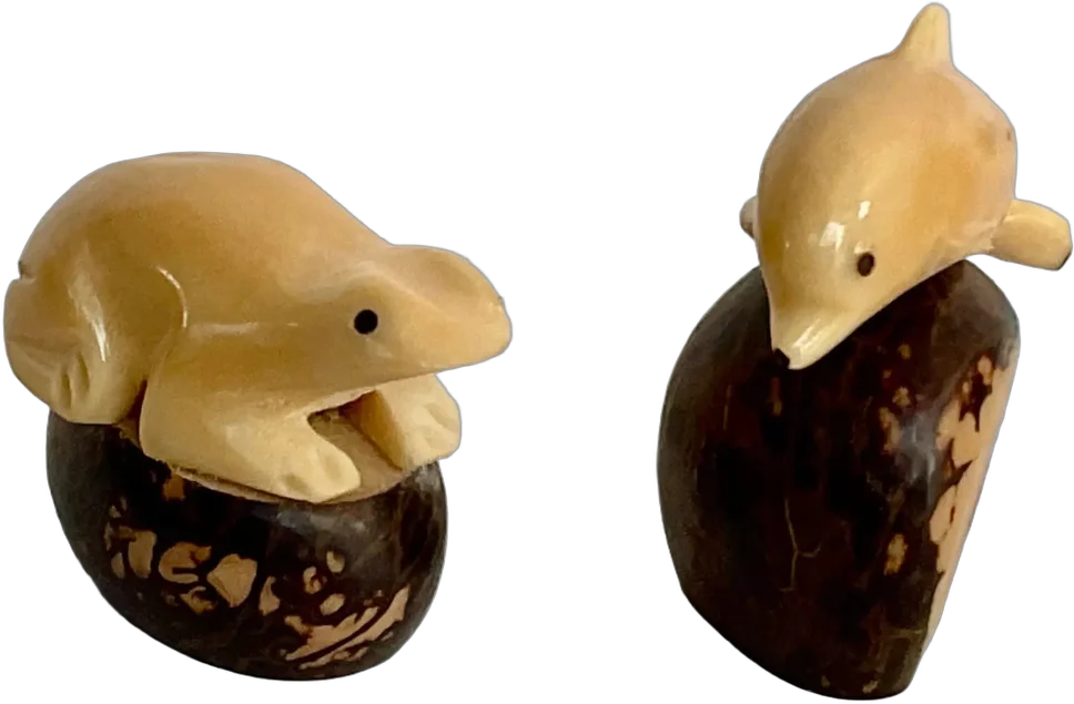 Vintage Rana Y Delfín Tallados En Nuez Tagua
