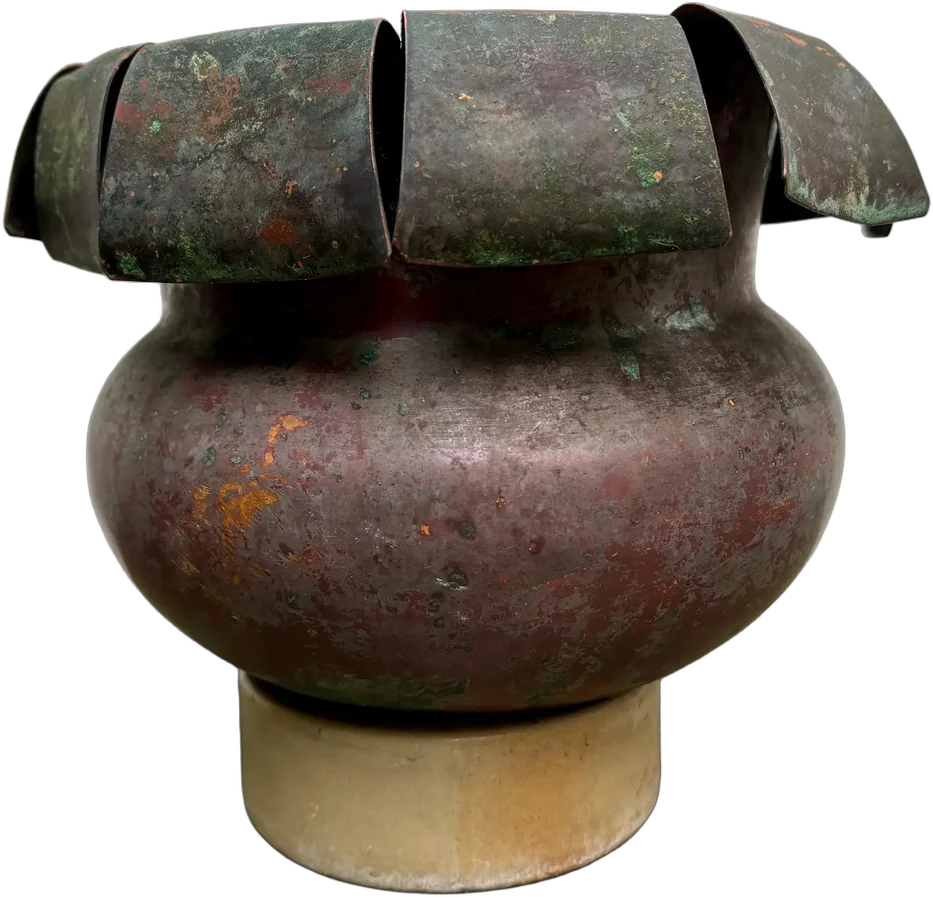 Antigua Vasija De Cobre Borde Estilizado — imagen 1