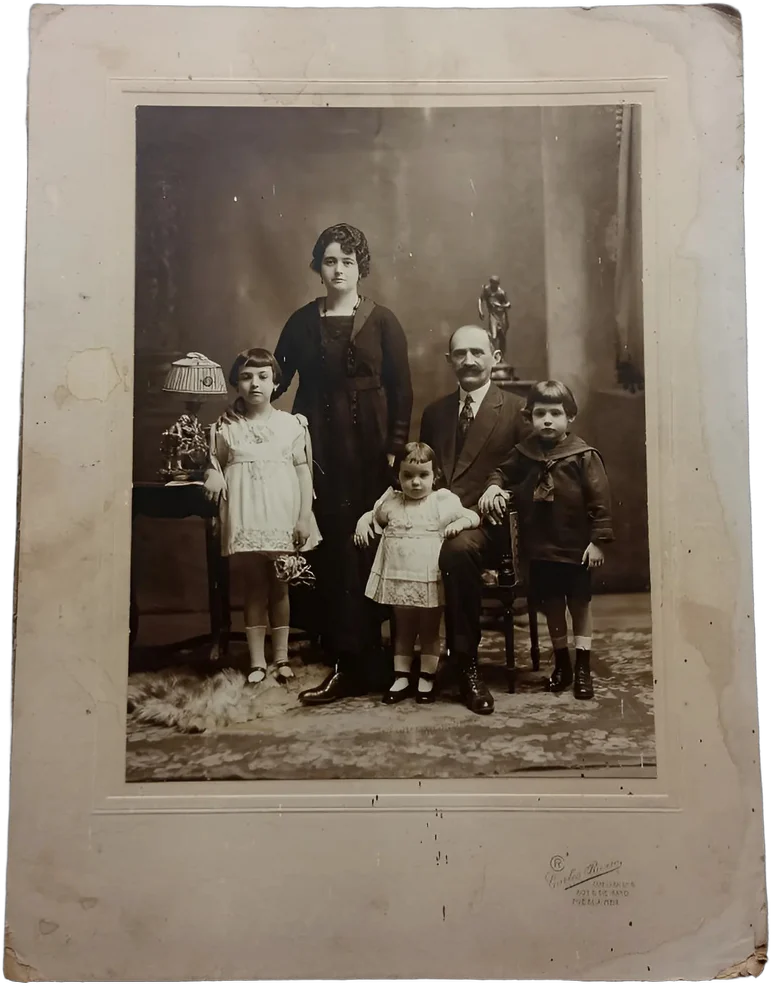 Retrato Familiar Antiguo 1920s Carlos Rivero Puebla — imagen 1
