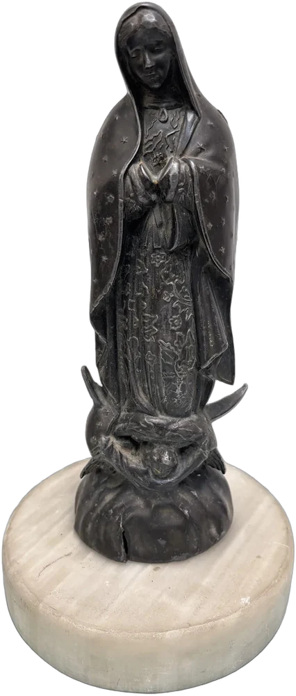 Antigua Figura Virgen De Guadalupe Metal Oscuro Base Mármol Negro
