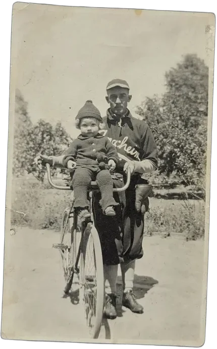 Antiguo Fotografía Ciclista Con Niño En Bicicleta De Época