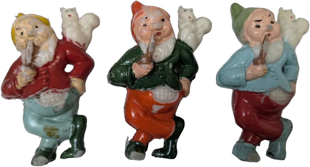 Vintage Lote 3 Gnomos Duendes Con Ardilla Plastico Baquelita Multicolor (rojo, Verde, Azul, Blanco Y Beige)